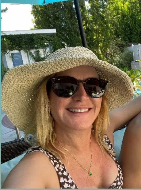 Angela Kinsey model erotic archive