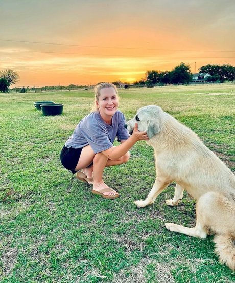 Angela Kinsey pornstar exclusive photo