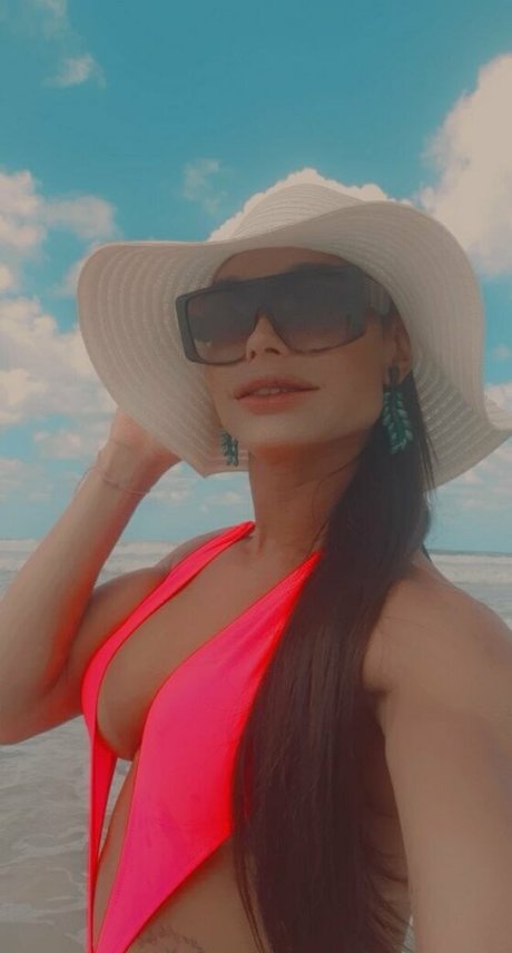 magalylilith naked actress pictures