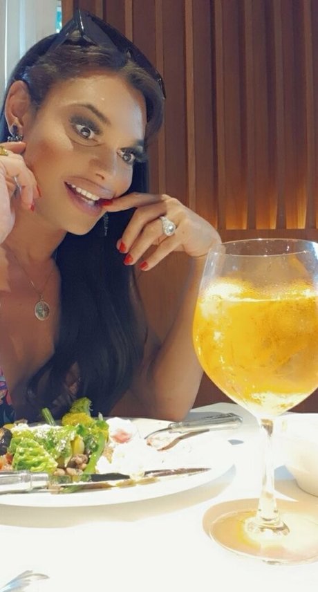 magalylilith erotic model archive