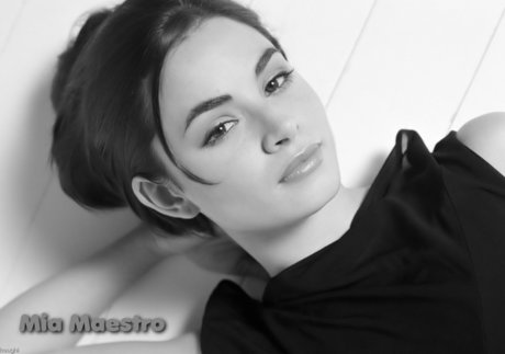 Mia Maestro model art photos