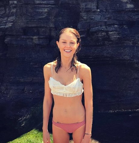 Isabel Lucas sex pornstar galleries