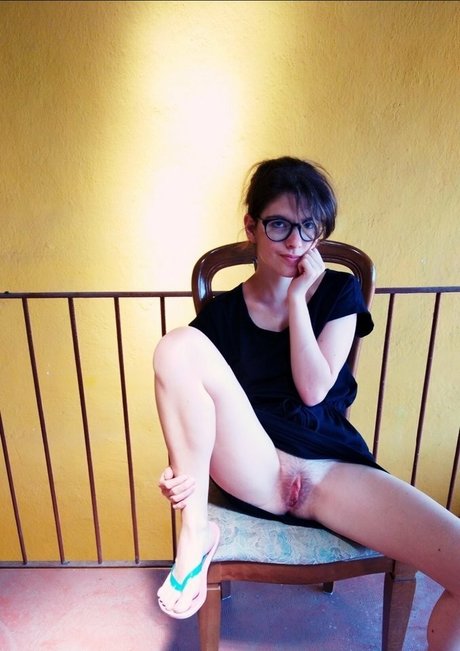 Sara Bell star naked pictures