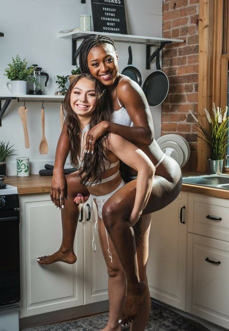 Skye Dolecki model high quality img