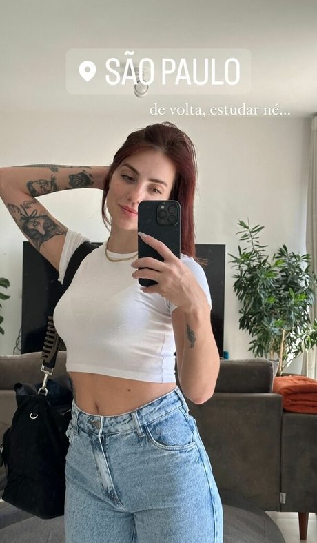 Karol Queiroz hot model img