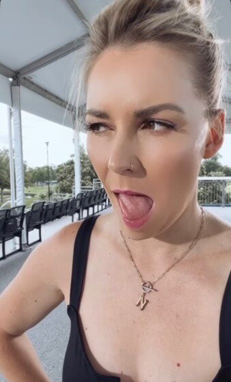 Renee Paquette hd actress pic