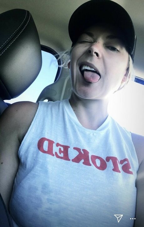 Renee Paquette pretty star img