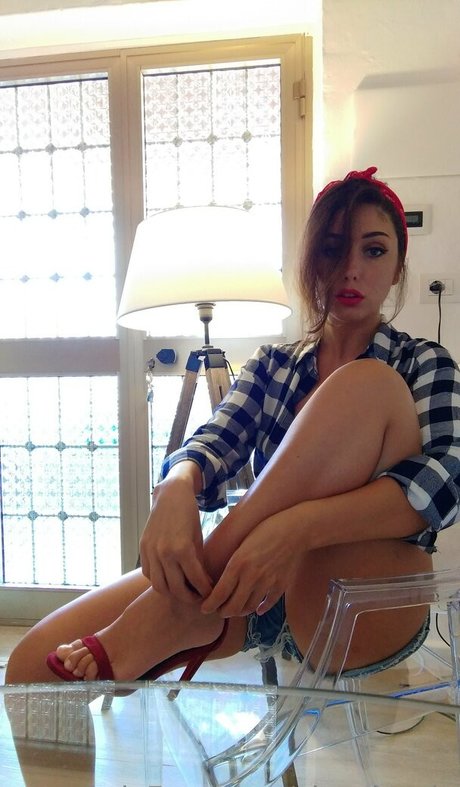 Cleopatra Sinns sexy actress picture