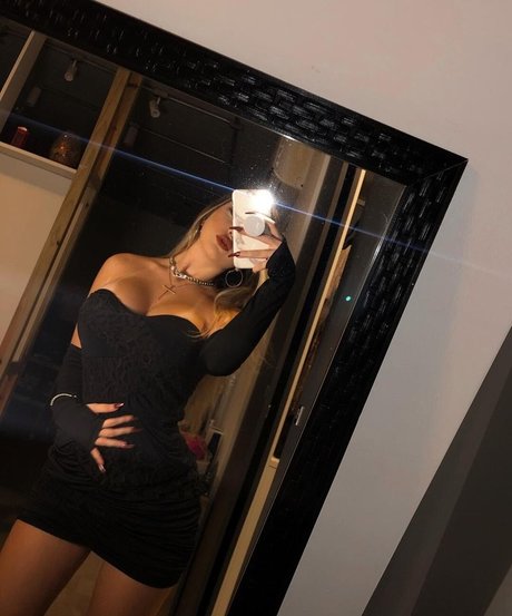 Carolina Fernandes perfect pornstar image