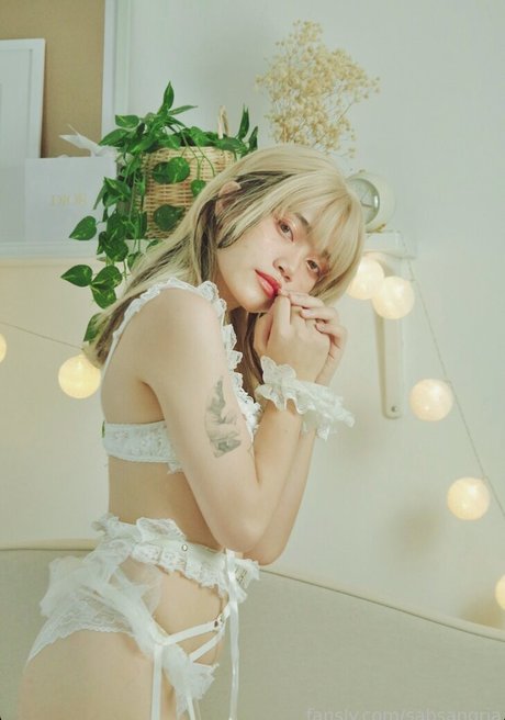 Sab Sangria art model image