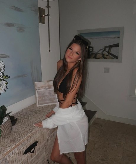 Mia Torrence star hd photos