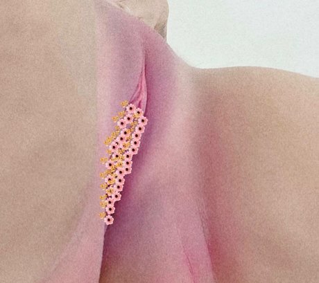 Carniello model naked image