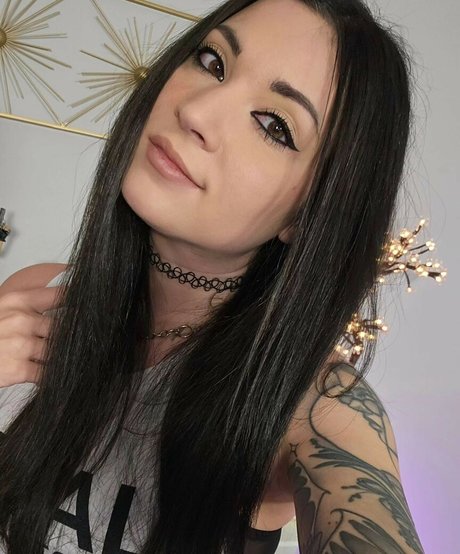 MelonieMac model xxx galleries