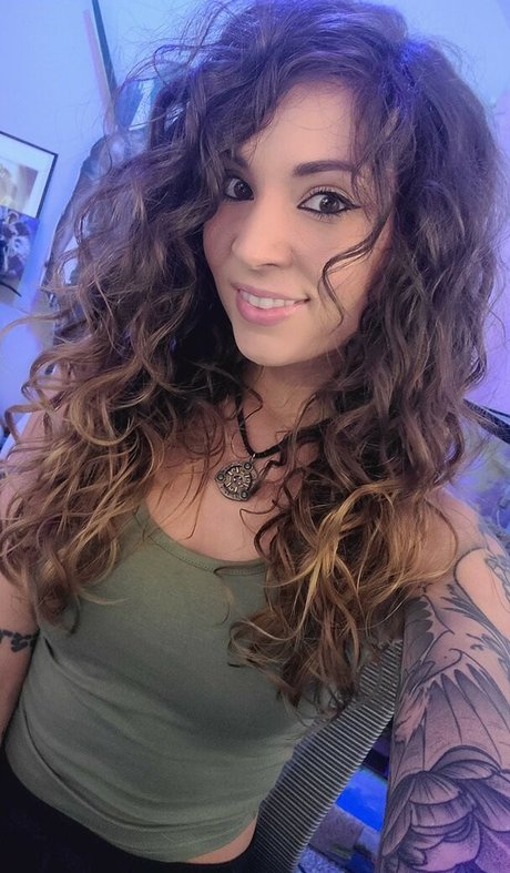 MelonieMac exclusive model pic