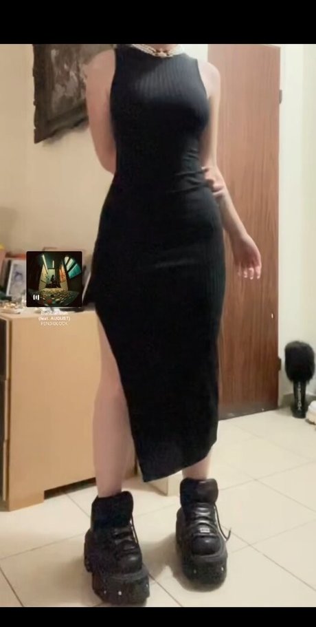 emquizii nudes star galleries