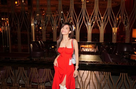 Eeeveenara model hd pictures