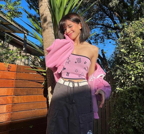 Eeeveenara free actress img