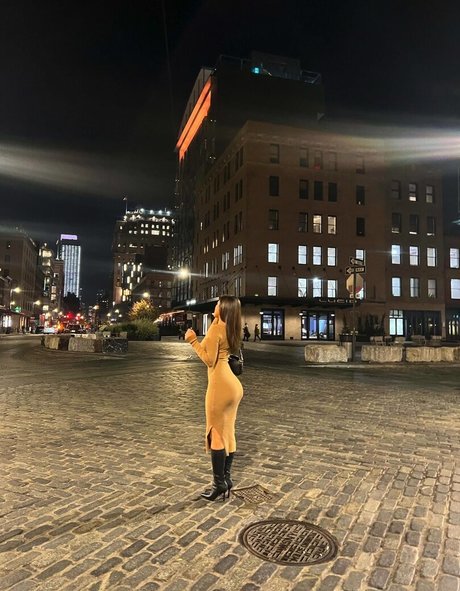 Julia Kelly nude pornstar pic