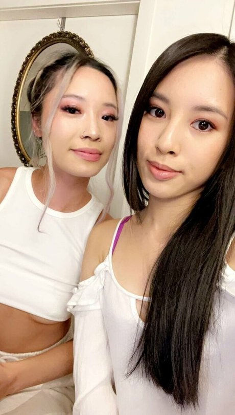 onesweetbee model adult photo