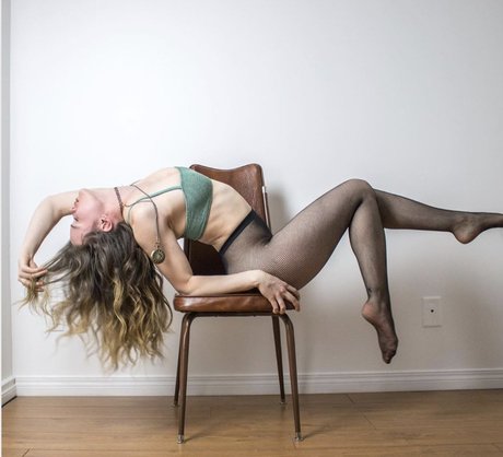 onesweetbee free model pics