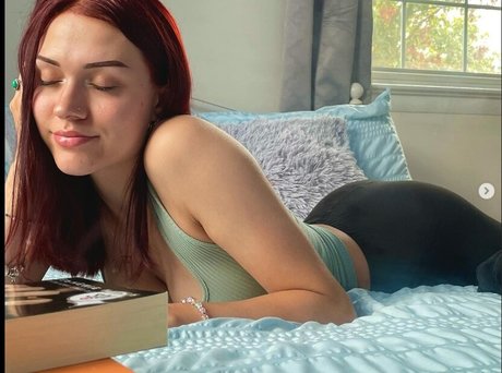 Rheaakane model hot pictures