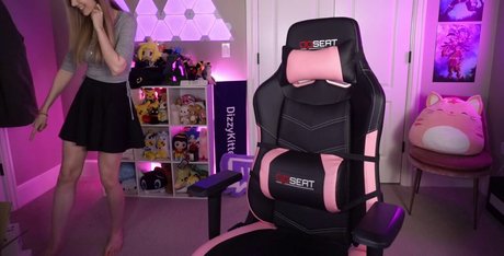 Dizzykitten xxx model photo