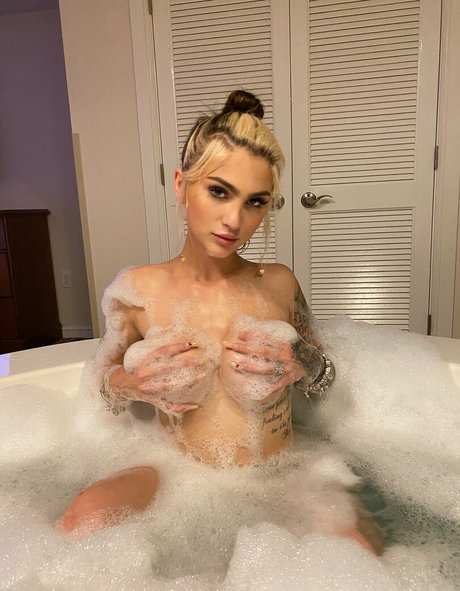 woahnatty hd model photo