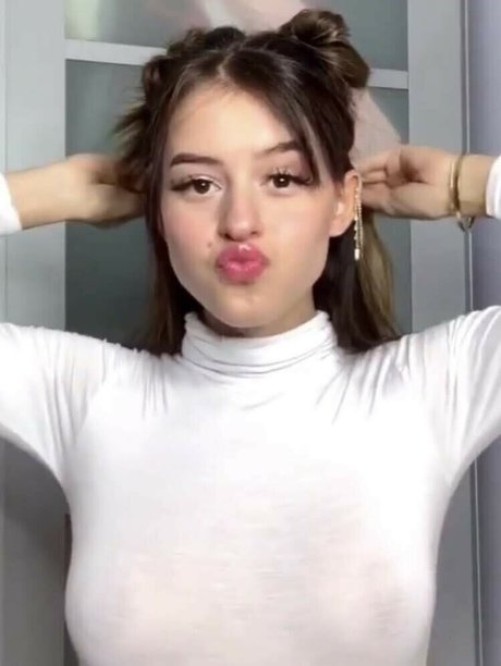 Lea Elui beautiful model picture