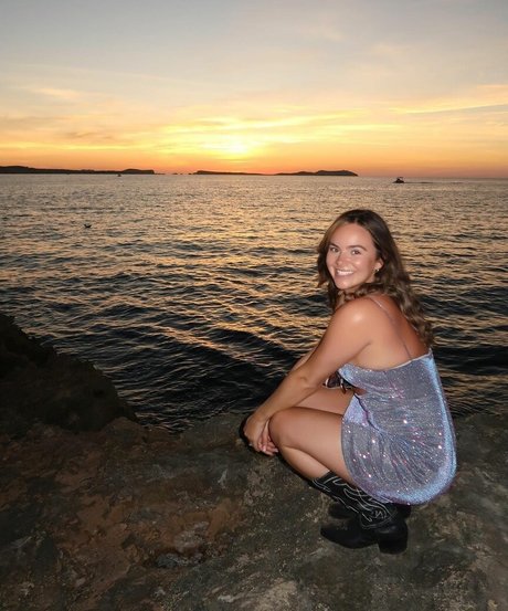 Robyn Richford model adult photo