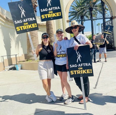 Emily Kinney beautiful model pics