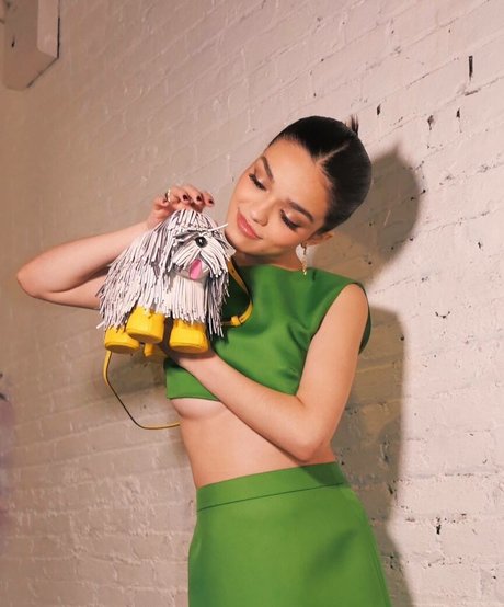 Rachel Zegler model beautiful pic