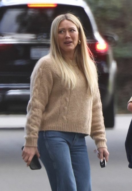 Hilary Duff model free pics