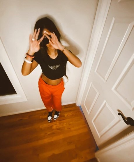 Lyla Troglin model pretty img