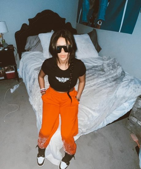 Lyla Troglin star naked img