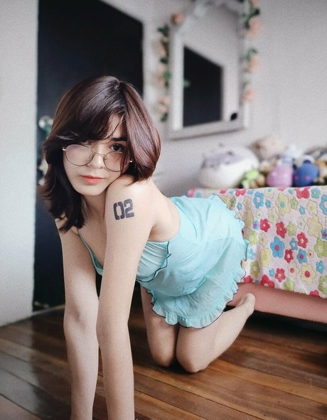 evee meow model sexy images