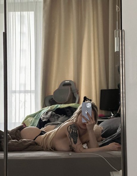 Sorabi naked model photos