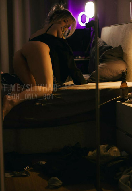 blonde girls onlyfans nude pic