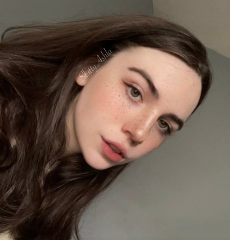 Slutty Ashla nudes actress images