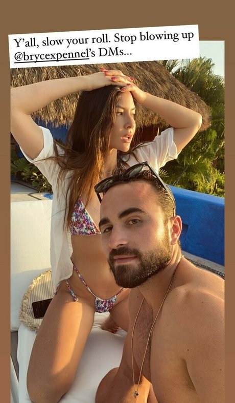 Olivia Munn model adult picture