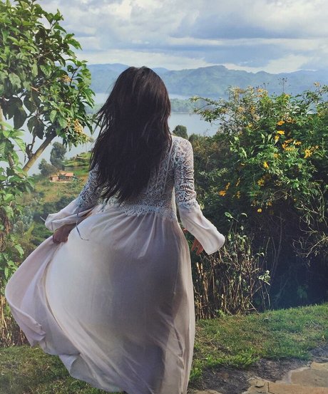 Shay Mitchell hd actress pictures