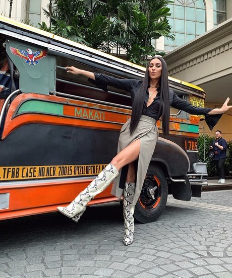 Shay Mitchell model erotic pics