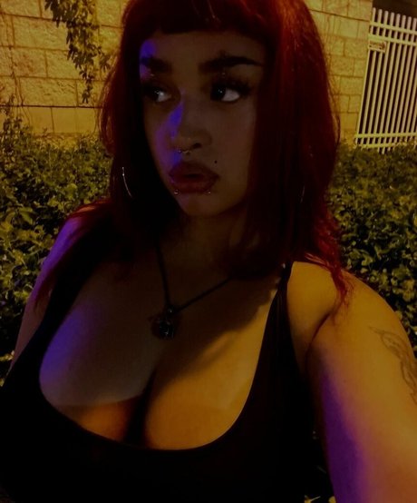 strawbewyswing model nudes pics