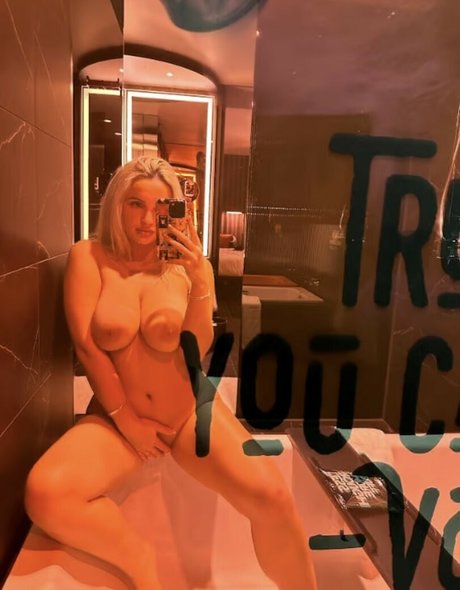 Vee Campbell model exclusive photo