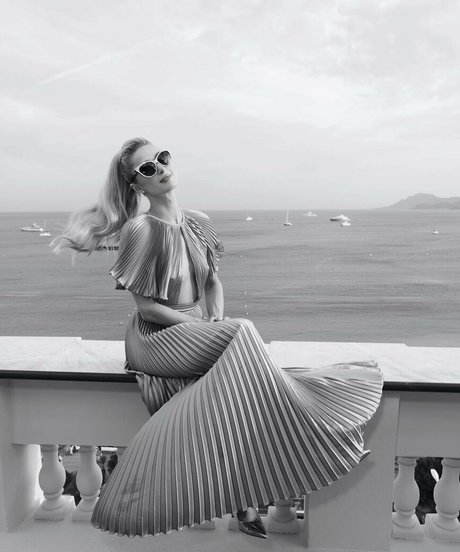 Paris Hilton beautiful model image