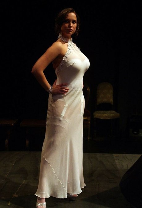 Milana Vayntrub star sexy pics