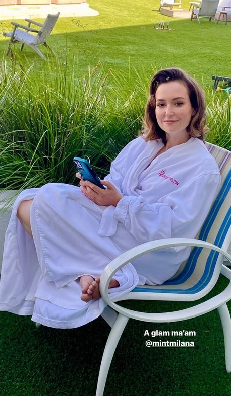 Milana Vayntrub sex star pics