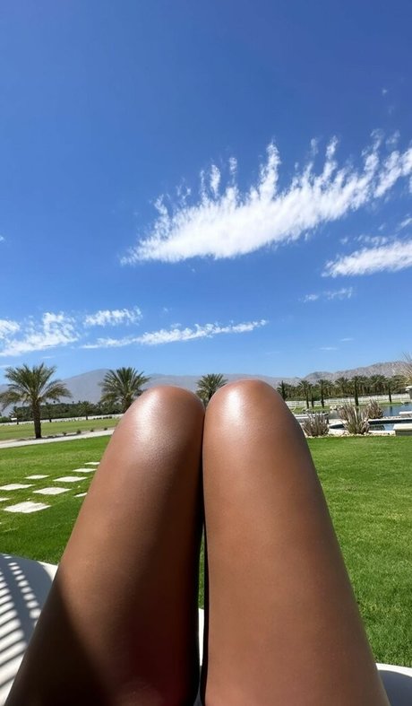 Halle Bailey porn star img