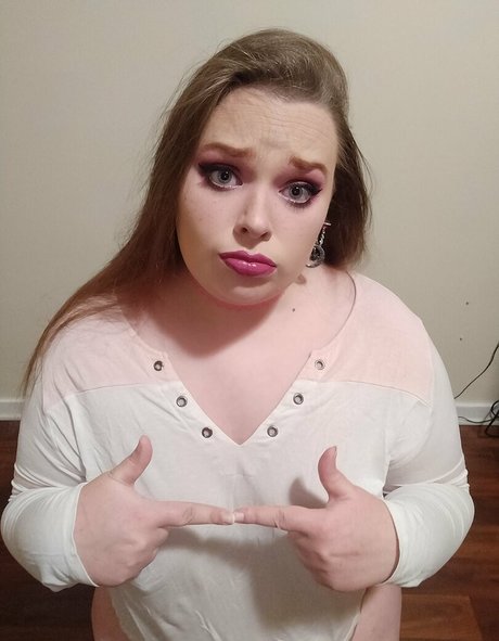 phoebegoth hot star picture