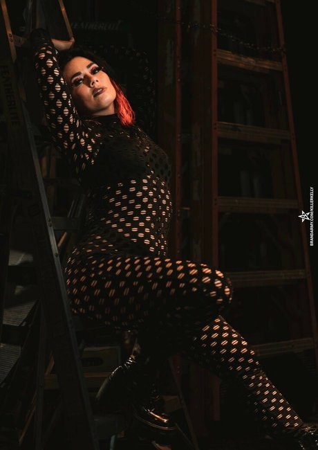 Killer Kelly nudes star photos