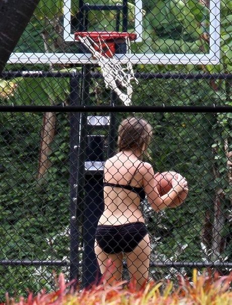 Jennifer Love Hewitt Profile pic